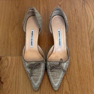 Manolo Blahnik Beige Textured kitten heels with Bow